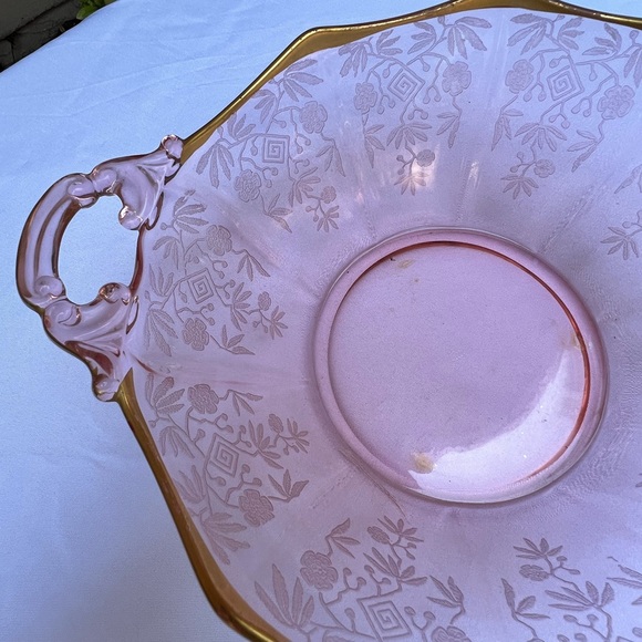 Pink depression glass etched bowl with gold trim - Picture 2 of 6